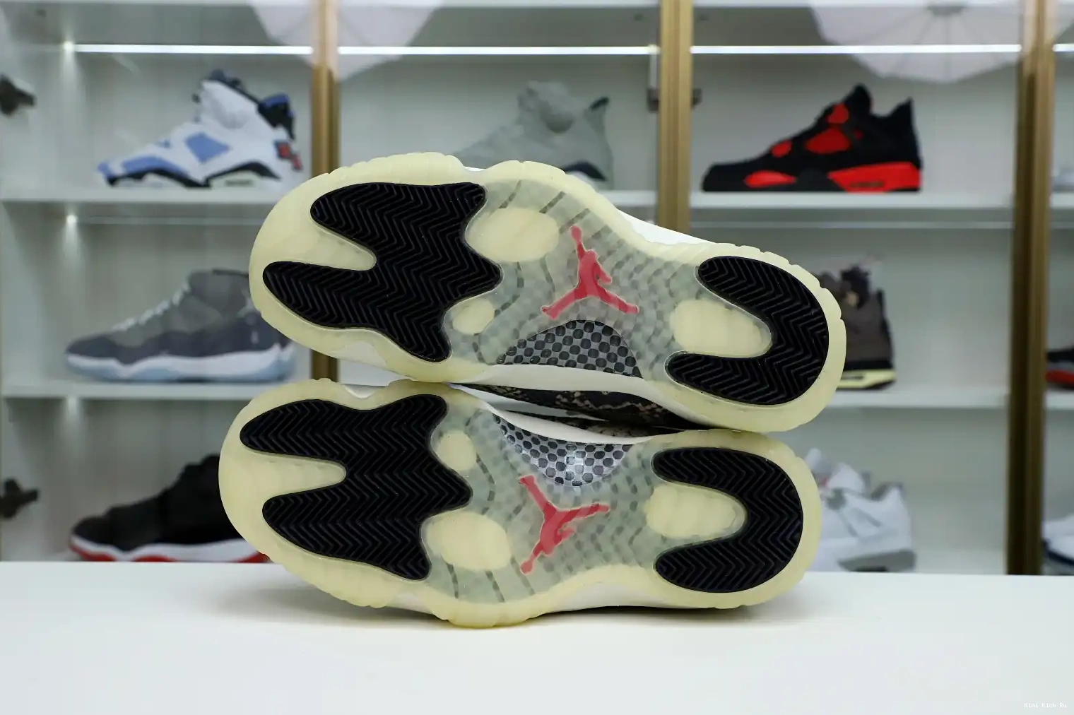 AIR SNAKESKIN LOW JORDAN 11 LIGHT Kimikick BONE 0807
